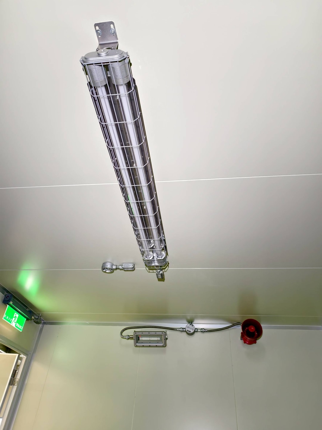 英業達桃科廠5F潔淨室空調電力及監控與消防電系統工程 照片 7